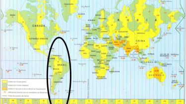 Julio Cobos propone retrasar una hora los relojes en Argentina. 