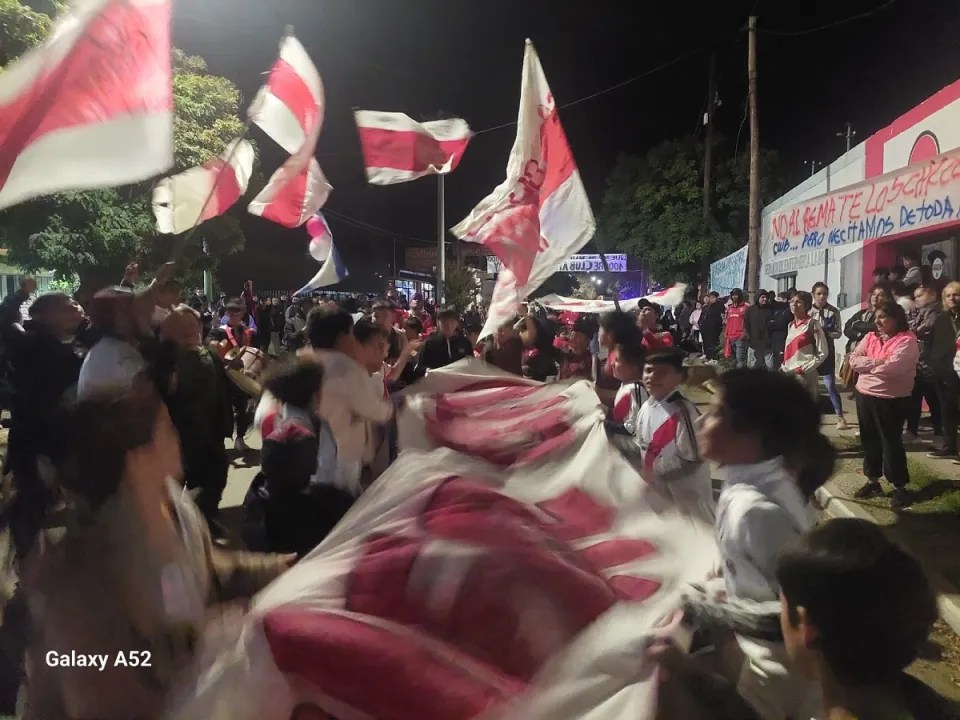 La imagen tiene un atributo ALT vacío; su nombre de archivo es 1-a-a-chimpay-2.jpg