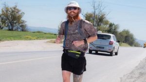 Un hombre atravesó África corriendo y recaudó más de 800.000 libras para organizaciones benéficas