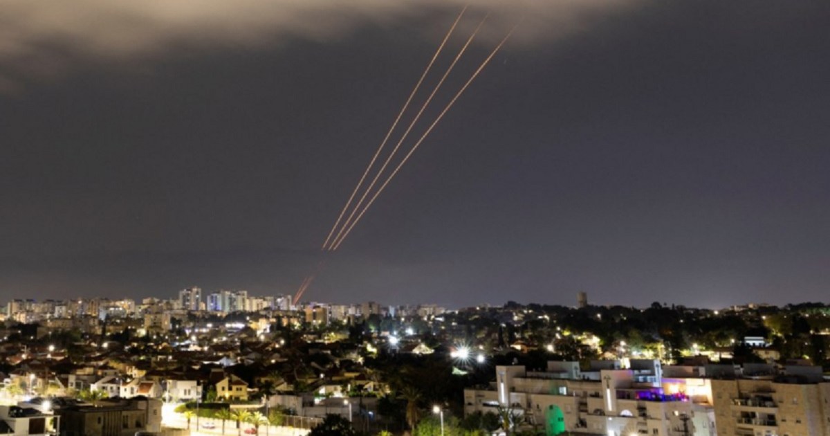 Jefe militar israelí dice que habrá una respuesta a Irán por el ataque con drones y misiles thumbnail