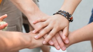 Los jóvenes, desconectados del mundo de las ONG: apenas 2 de cada 10 puede mencionar el nombre de una