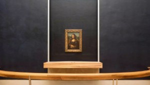 El museo Louvre considera mover la Mona Lisa a un subsuelo para evitar la desilusión de los turistas