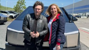 Video: Javier Milei y Karina probaron la Cybertruck de Tesla, después de su reunión con Elon Musk