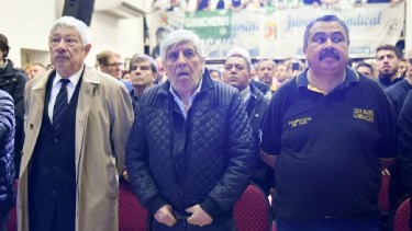 Los referentes sindicales Dante Camaño, Hugo Moyano y José Ibarra. Foto: NA/Juan Vargas.