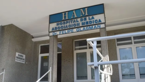 Insólito: un hombre murió tras caer de la camilla en la que lo trasladaban, en Bahía Blanca