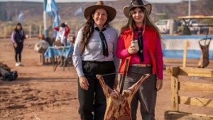 El Encuentro de Asadoras de Chivo en Vaca Muerta hizo historia: exquisitas porciones