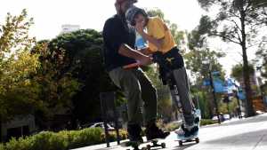 Adaptados, sin límites: llega incondicional ayuda para que Alan y Theo terminen la película