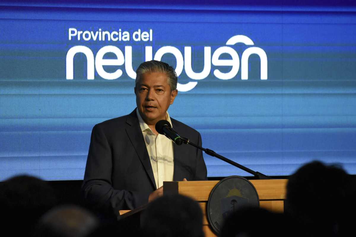 El gobernador Rolando Figueroa quiere reactivar o iniciar unas 400 obras en Neuquén. Foto: Matías Subat.