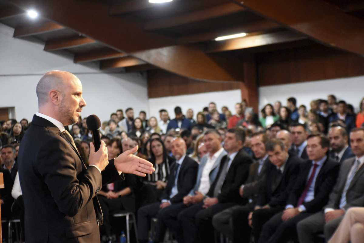 El jefe de Gabinete, Juan Luis Ousset, presentó el plan de regionalización. Foto: Matías Subat.