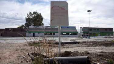 La pista de patín de la Federación Neuquina, sin techo y con el piso destruido