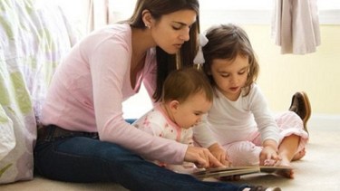 Las niñeras recibirán el mismo aumento que las empleadas domésticas, durante abril 2024.-