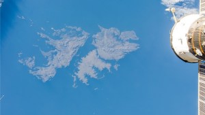 Épicas fotos de las Islas Malvinas de un astronauta ruso: así se ven desde el espacio