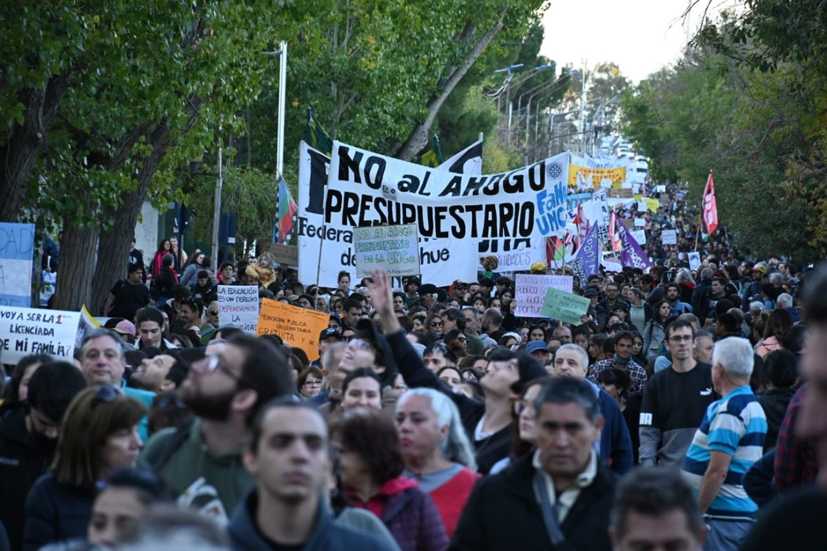 En Neuquén capital se manifestaron alrededor de 30.000 personas. Foto: Florencia Salto