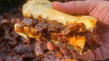 Cómo hacer un tentador «sanguchazo» de osobuco al disco