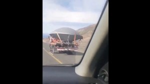 Video: Furor en redes por un «ovni» sobre una ruta del norte de Neuquén