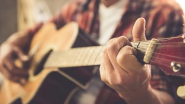 Aluminé: ¿qué resulta de maridar pizza con folklore? Este viernes, Pun Cantuy en «Cirila»