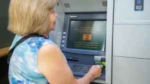 El gobierno fijó el bono de 70 mil para jubilados y pensionados: Cómo será el ajuste de ANSES