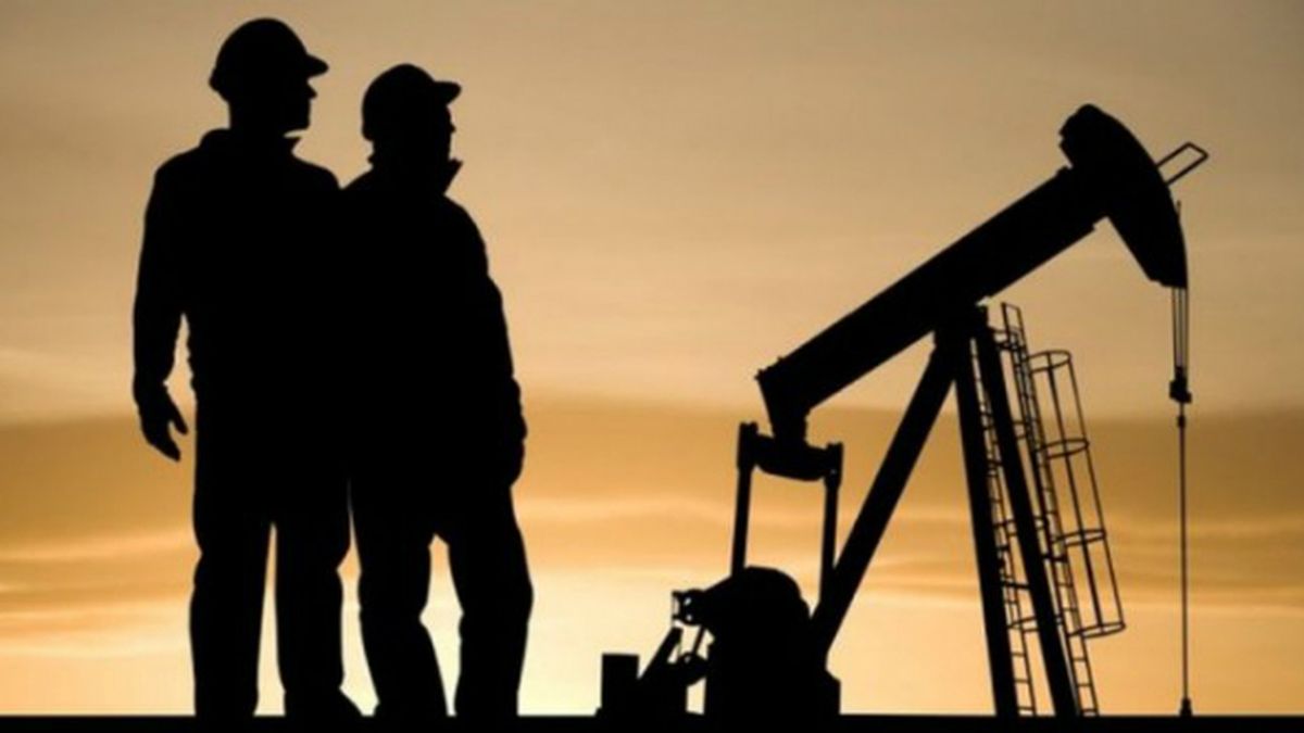 El sector del trabajo en el petróleo es el que más aporta al mercado de las aseguradoras de riesgos. Foto: archivo.