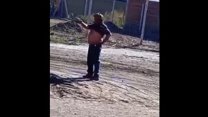 Video: se negó al test de alcoholemia, tomó un arma de fuego y le gatilló a los policías de Picún Leufú