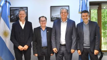 Figueroa y Bertolini anunciaron la construcción de dos puentes en Plottier. Foto: Gentileza Neuquén Informa