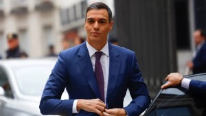 Pedro Sánchez continuará como presidente de España, tras la denuncia de corrupción contra su esposa
