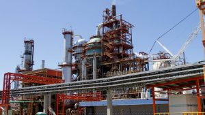 Crece la producción pero bajan las ventas locales: el presente de la industria petroquímica