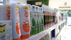 Farmacias de Roca vaciadas de repelentes: sin stock para quienes viajan a zonas con dengue