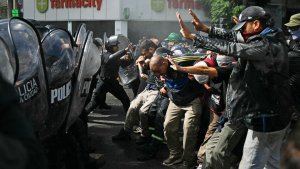 Caos y tensión en Buenos Aires por una marcha piquetera: denuncian represión y detenciones ilegales