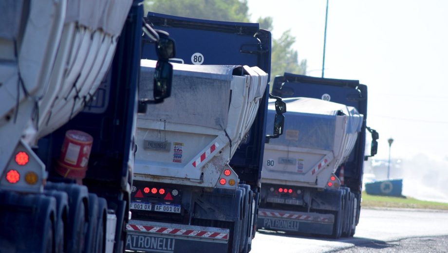 Los camiones bitrenes tiene gran porte con dos semirremolques articulados y podrán empezar a circular en Río Negro. Imagen ilustrativa/Archivo