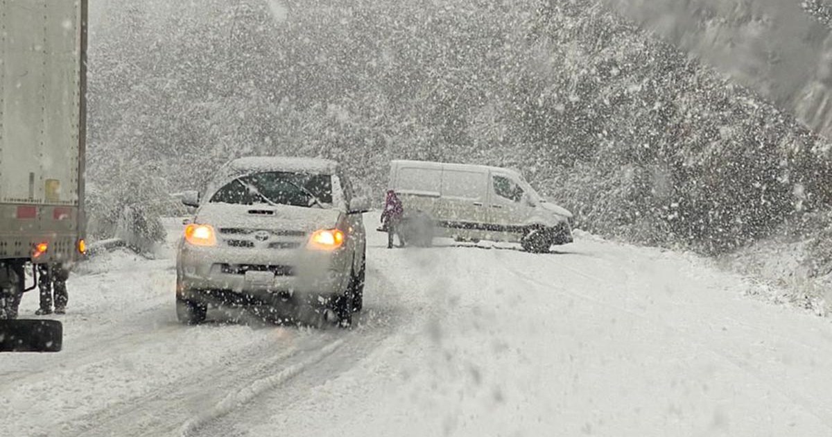 La nieve complica la Ruta 40 entre Bariloche y El Bolsón este lunes thumbnail