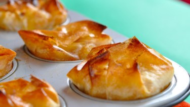 ¡Listos para el mate! Probá esta receta de saquitos de manzana con masa filo que te va a encantar