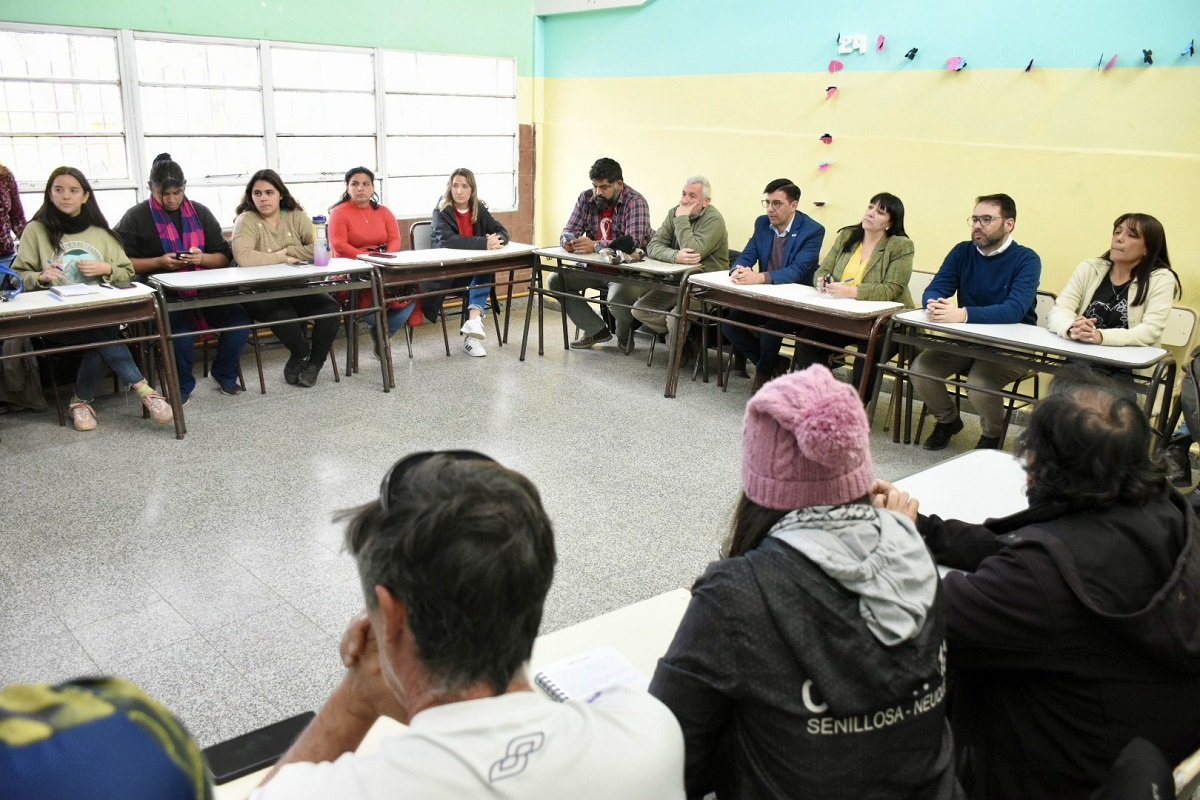 Tras el corte de la Ruta 22, la ministra de Educación anunció acciones en las escuelas de Senillosa