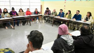 Tras el corte de la Ruta 22, la ministra de Educación anunció acciones en las escuelas de Senillosa