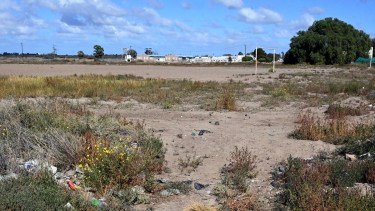La franja de tierra está entre Juan Castelli y Ángel Vargas. Foto: Marcelo Ochoa.