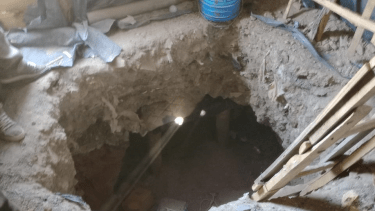 El tunel que hicieron para intentar que internos del penal de Roca se fugaran tenía dos metros de profundidad y catorce de longitud. (foto gentileza)