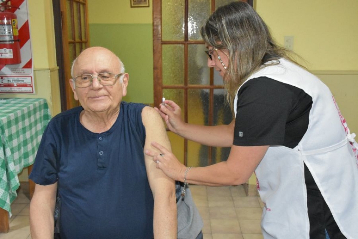 Jubilados y pensionados afiliados a PAMI pueden vacunarse contra la gripe.-