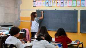 Paritaria en Río Negro: el mínimo docente frente al piso salarial del portero y la urgencia de la Unter