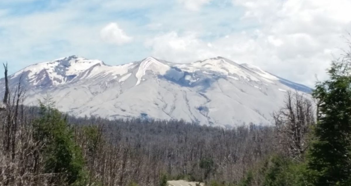 Autoridades del gobierno de Chile, elevaron a amarilla una alerta sobre el volcán Puyehue, que está a escasos 20 kilómetros del límite con Neuquén. (Ely Paulo/Google Maps Images)
