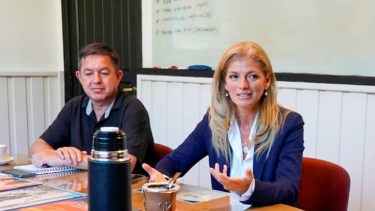 Luciana Ortiz Luna junto a Martin Giusti. Foto: neuqueninforma.gob.ar
