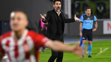 El DT del Pincha pensó en un "partido largo", llegó a los penales y festejó. (FBaires)