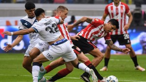 Estudiantes y Vélez igualan 1-1 en la final de la Copa de la Liga y van al alargue
