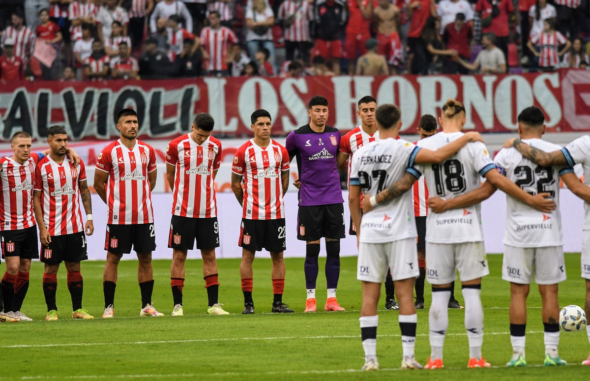 El minuto de silencio entre Vélez y Estudiantes por la muerte de César Luis Menotti. Foto: FBaires.
