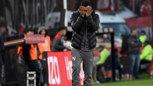 Carlos Tevez recibió otra mala noticia en Independiente: se lesionó uno de los referentes