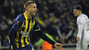 Rosario Central goleó a Caracas y se ilusiona con la clasificación en la Copa Libertadores