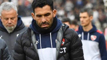 Carlos Tevez dejó de ser el entrenador de Independiente luego del empate ante Platense. Foto: FBaires.
