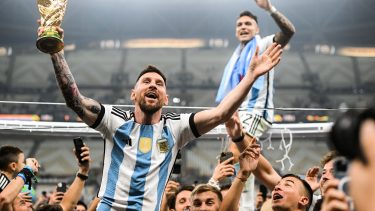Lionel Andrés Messi festeja en campeonato mundial obtenido con la selección Argentina. Archivo