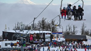 Después de las nevadas en Patagonia los pases están a la venta: cuánto sale esquiar este invierno 2024