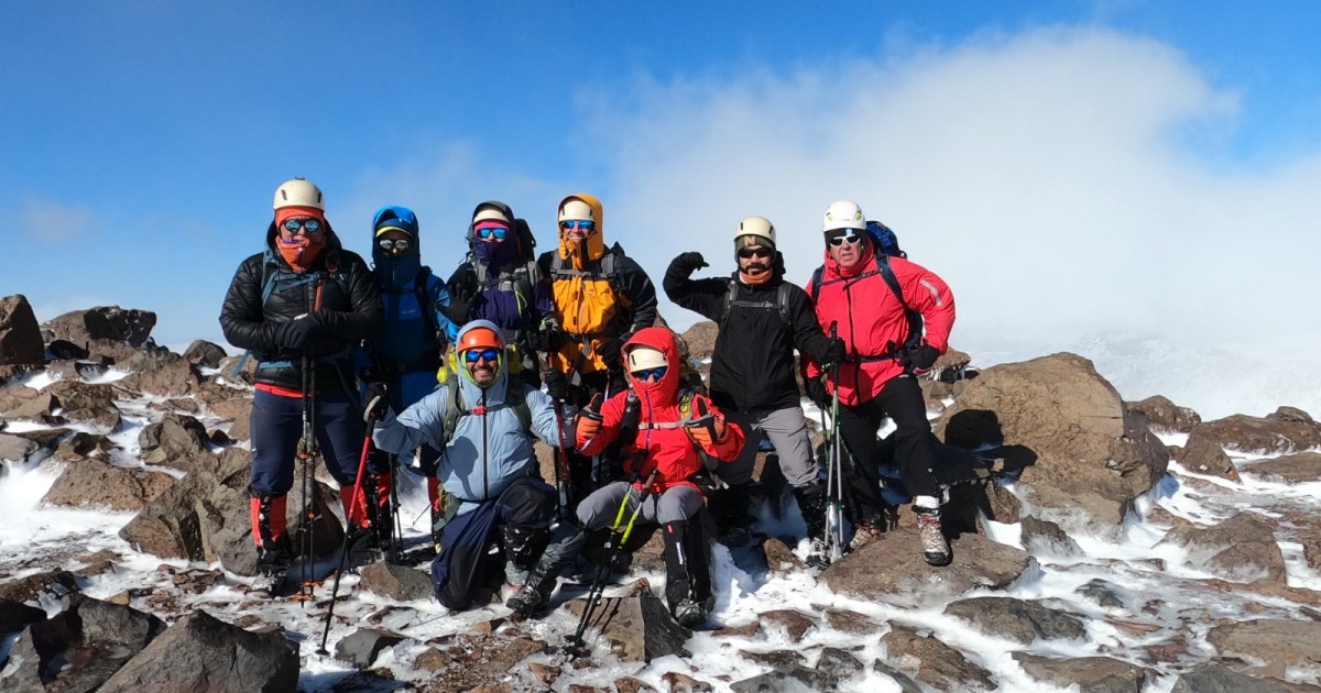 Acusaron a la Policía de Neuquén por no permitirles realizar un ascenso al volcán Copahue thumbnail