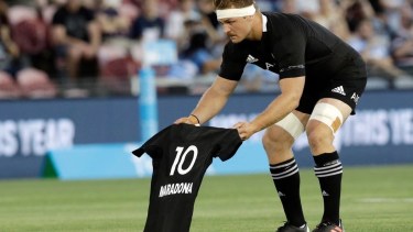 Sam Cane y su emotivo homenaje a Maradona con los All Blacks.