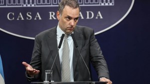 Video | Adorni le respondió a Cristina Kirchner por la falta de gas: «Discutir con ella es hablarle a una pared»